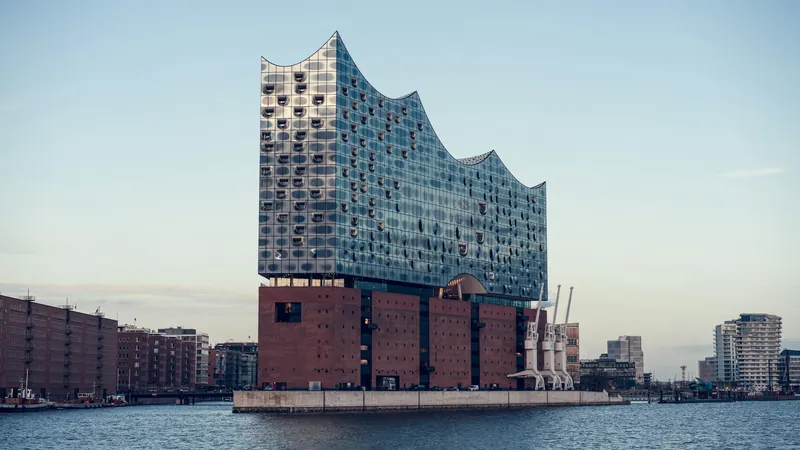 Elbphilharmonie in Hamburg an der Elbe